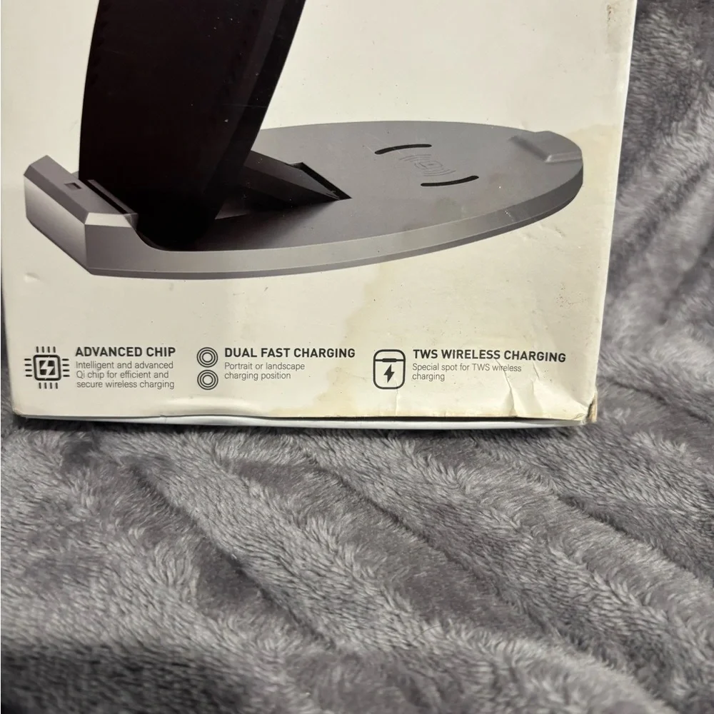 Wireless charging stand. Simultaneously charge your‎ iPhone and AirPods.